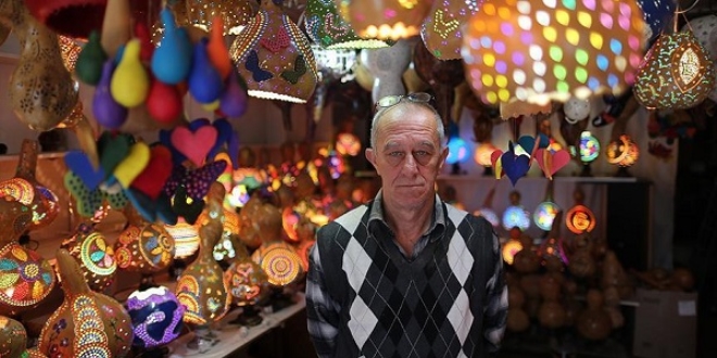10 yıldır su kabağından avize yapıyor