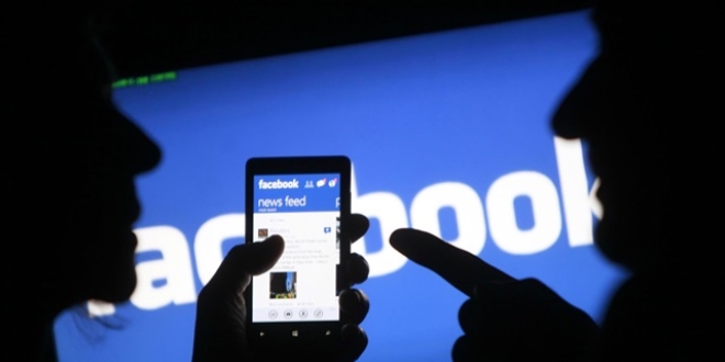 Facebook'un kiisel verileri paylat iddias
