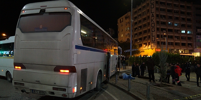 Tur otob�s� yayalara �arpt�: 1 �l�, 3 yaral�