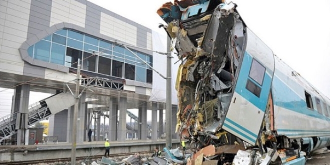 Tren kazası soruşturmasına bürokratlar da dahil edildi