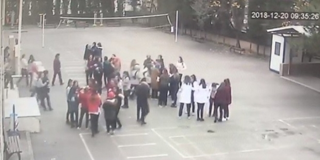 Yalova'daki deprem anı okul kamerasında