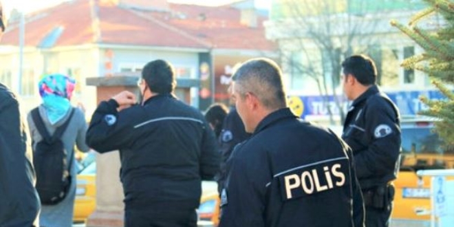 Telefon dolandırıcılığını polis önledi