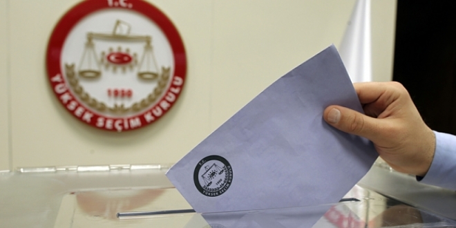 32 ilde oy verme saatleri değişti