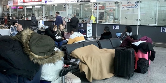 Kolombiyal� dans��lar Atat�rk Havaliman�'nda mahsur kald�