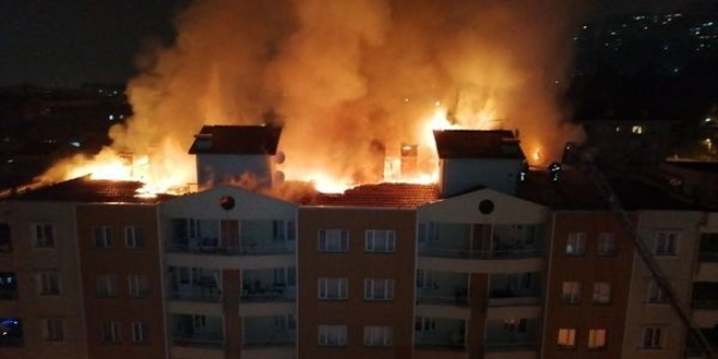 Bursa'da 7 katlı bina alevlere teslim oldu