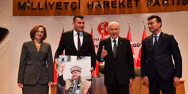 Bah�eli, MHP'nin Ayd�n te�kilat�n� kabul etti