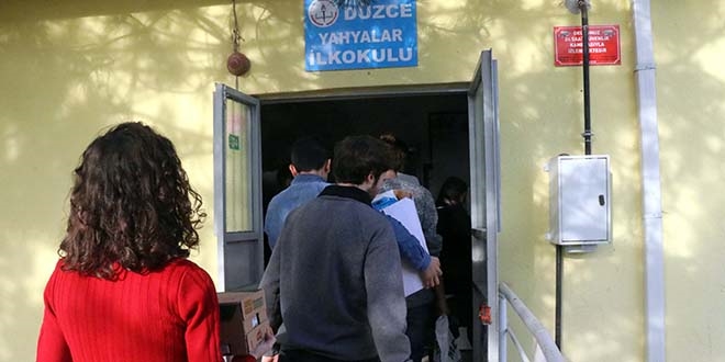 �niversite ��rencilerinden k�y okuluna k�t�phane