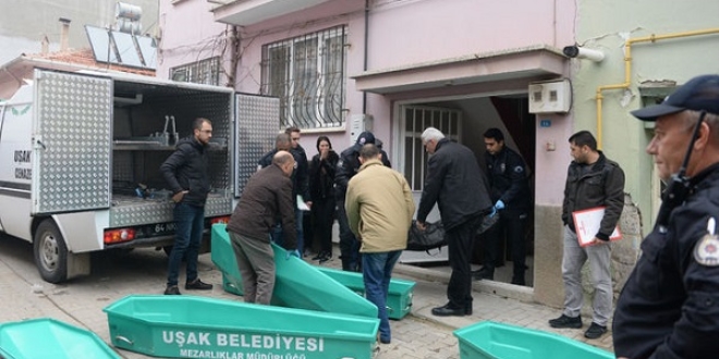 Uşak'ta 3 kardeş evde ölü bulundu