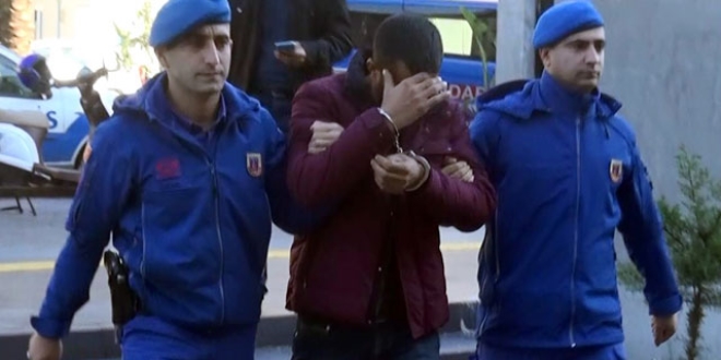 Çaldığı kepçeyi boyayıp sahibine satmaya kalktı