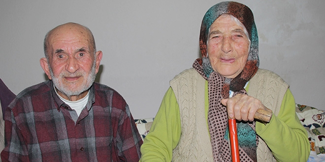 Evliliklerinde 80 y�l� geride b�rakt�lar