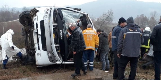 Bursa'da midibs devrildi: 19 yaral