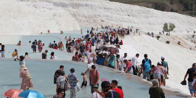Pamukkale'de hafta sonu yoğunluğu