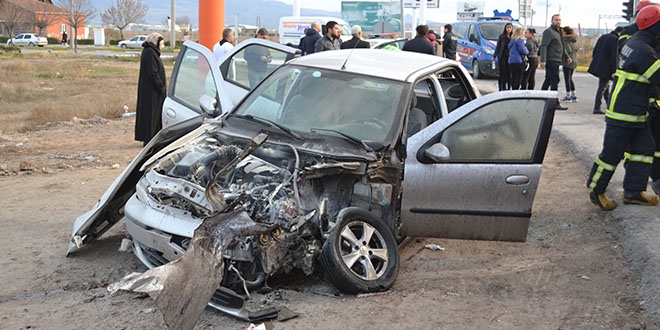 Aksaray'da yolcu otobs ile otomobil arpt: 3 yaral