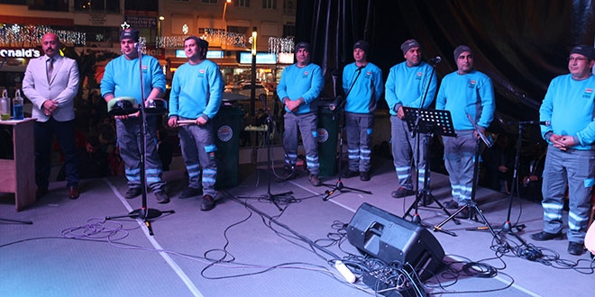 Temizlik i��ileri m�zik grubundan sahne �ov