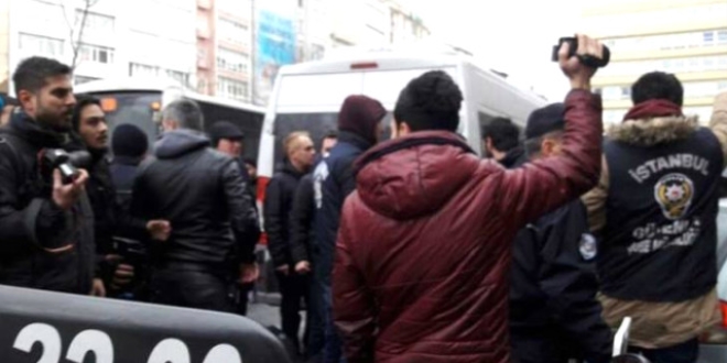 Kad�k�y'de izinsiz g�steri: 10 g�zalt�