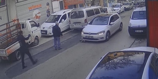 Önüne çıkan köpeği ezdi arkasına bile bakmadı