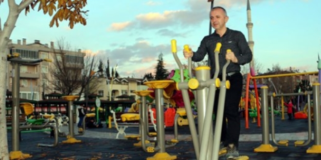 Yürümekte zorlanınca, 1 yılda 50 kilo verdi