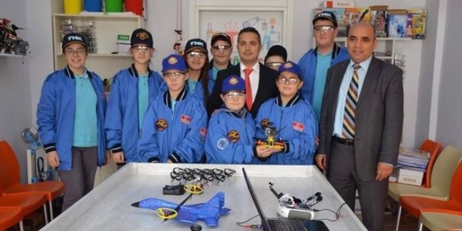 Ortaokul öğrencileri 'quadcopter' tasarladı