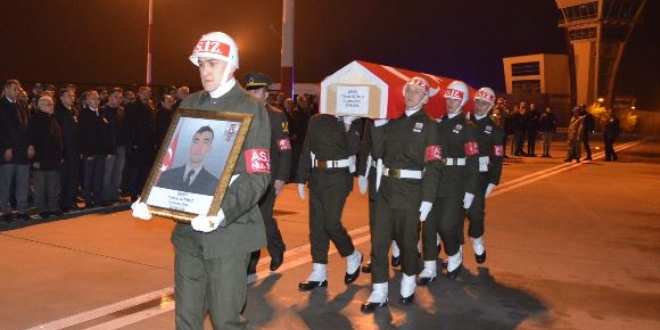 Iğdır'da şehit düşen asker için tören düzenlendi