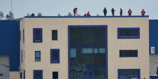 Sendika �yelikleri y�z�nden i�ten ��kart�ld�klar� iddias�