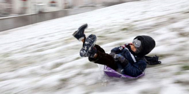 Elaz'da kar nedeniyle okullar leden sonra tatil edildi