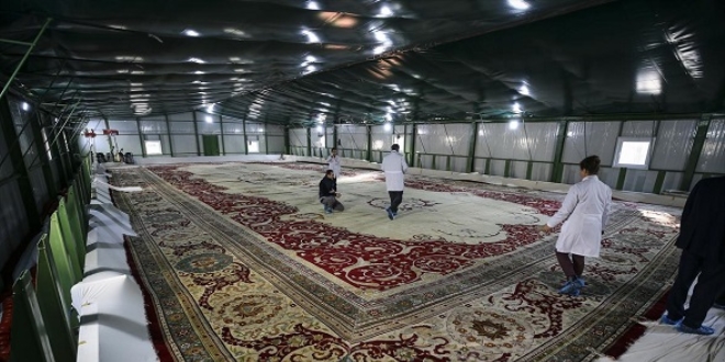 Tarihi köşkten 120 yıl sonra çıkarılan halı yıkandı