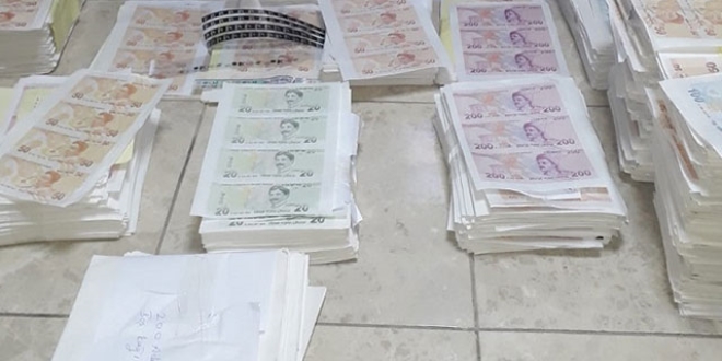 2 milyon liralık sahte banknotla yakalandılar!