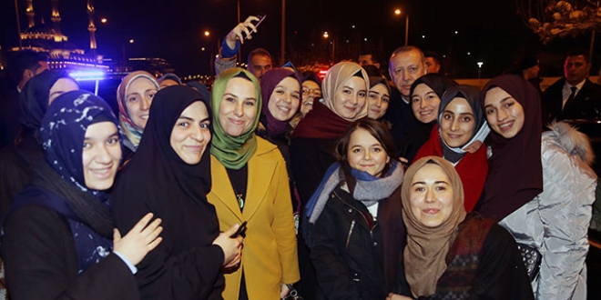 Erdoğan ile hatıra fotoğrafı çektirdiler