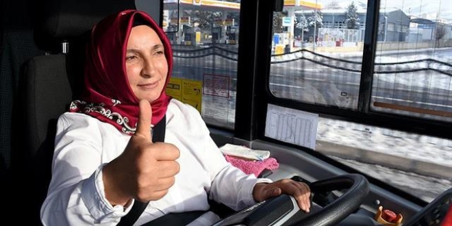 'Git, evinde bulaşık yıka' diyenlere inat otobüs şoförü oldu