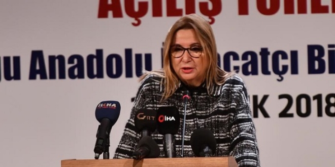 Bakan Pekcan: TL ile ihracat yapana kredi verilecek