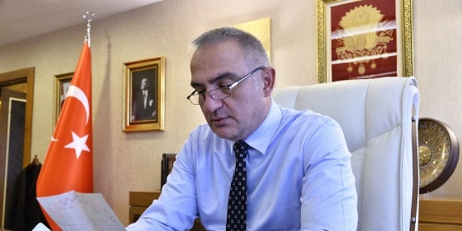 Bakan Ersoy'dan öğrencilere Ankara daveti
