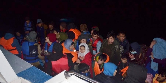 İzmir'de 59 düzensiz göçmen yakalandı