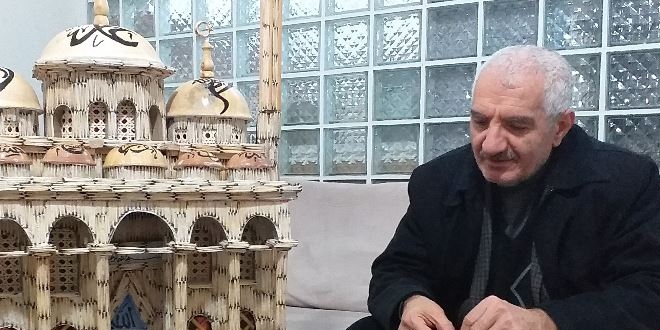 Gözleri görmeden cami inşa etti