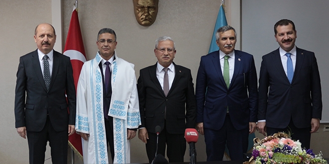 Bal�kesir �niversitesi rekt�r� g�revine ba�lad�