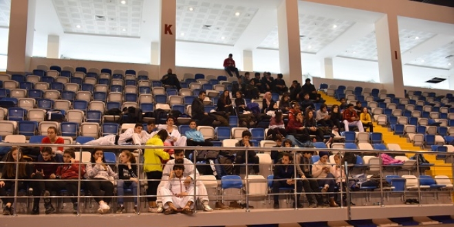 Malatya'da tekvando m�sabakas�nda kavga: 2 yaral�