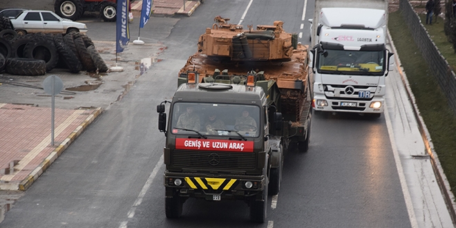 Hatay'dan Mardin'e tank sevkiyatı