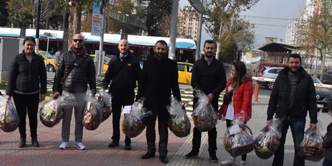 Metro işçilerinden İZBAN işçilerine jest