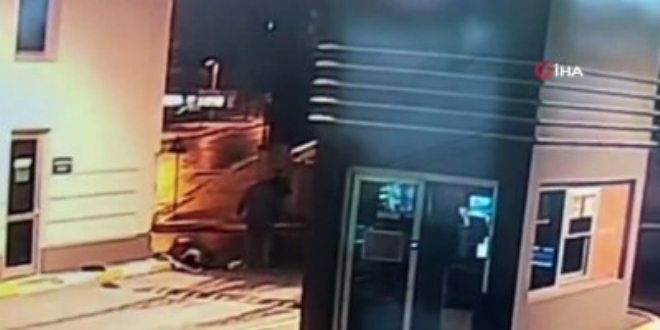 Esenyurt'ta yokuş aşağı kayan kamyon dehşet saçtı...O anlar kamerada