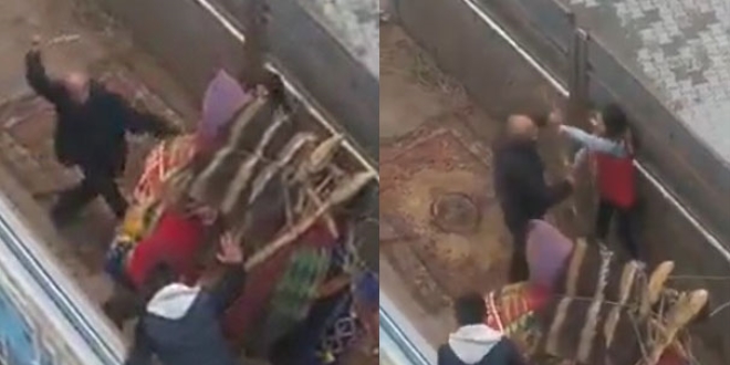 Deveye sopalı işkence!