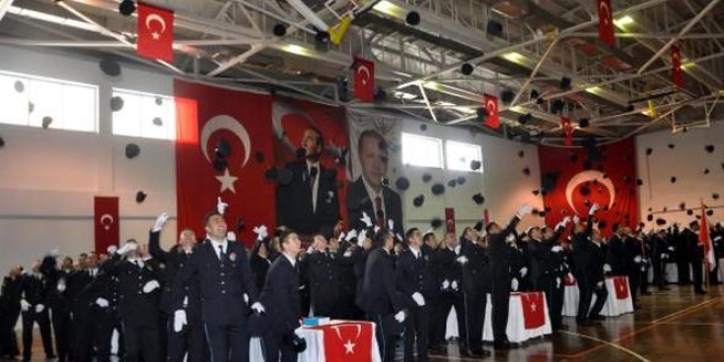 Bitlis'te 259 polis aday, yemin ederek diploma ald