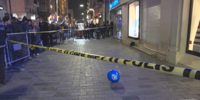 Taksim'de şüpheli çanta fünye ile patlatıldı