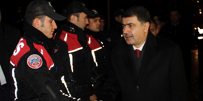Ankara Valisi ahin'den polislere ylba ziyareti
