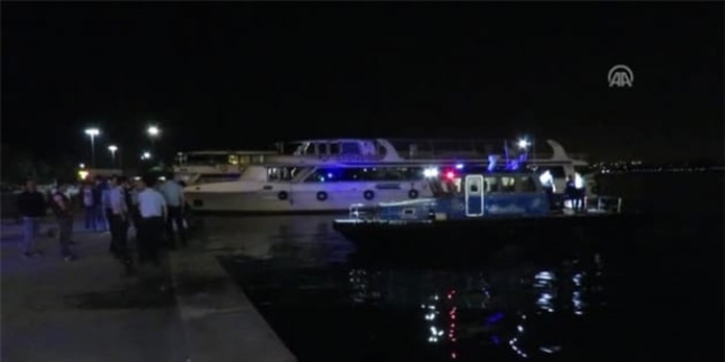 Denize d��en gen� k�z� deniz polisi kurtard�