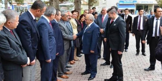 Vali Ak�n, yeni y�la n�bette �al��anlarla girdi