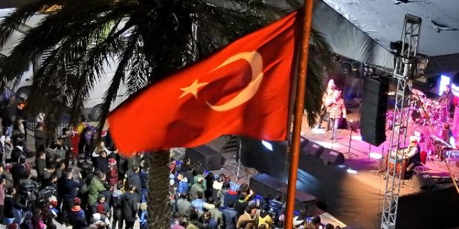 �e�me yeni y�la bar�� dilekleriyle girdi