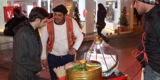 Y�lba�� kimi i�in e�lence, kimi i�in de ekmek paras�