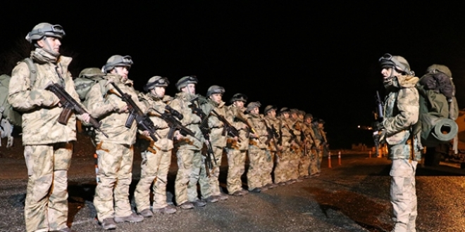 Yeni y�la vatan savunmas�nda 'merhaba' dediler