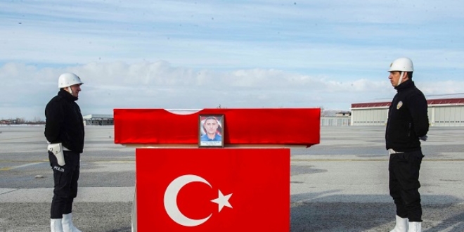 Trafik kazas�nda hayat�n� kaybeden polis memuru i�in t�ren d�zenlendi