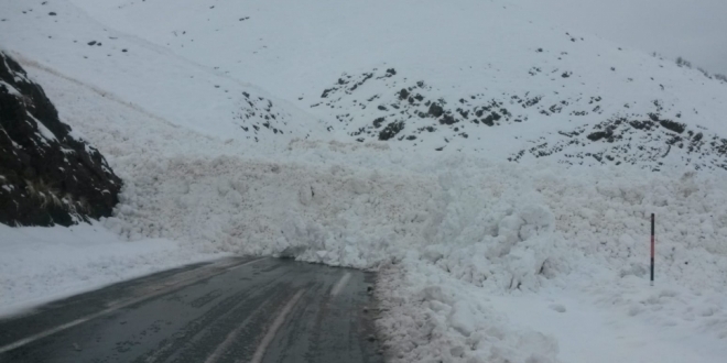 Hakkari-��rnak karayolu ��� d��mesi sonucu kapand�