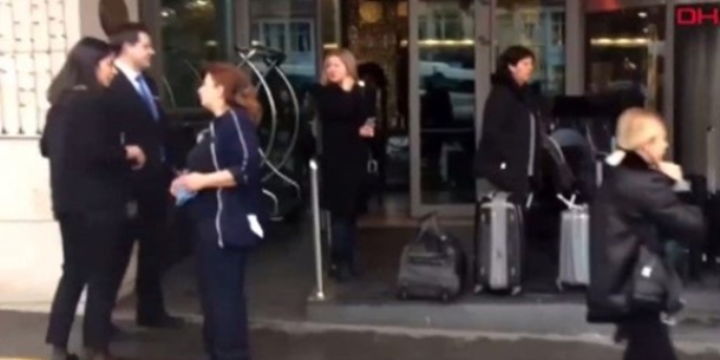 �stanbul'da otelde yang�n pani�i